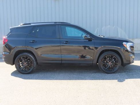 Used 2024 GMC Terrain SLE w/ Driver Convenience Package AWD/4WD image 2