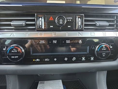 New 2026 Nissan Pathfinder SL image 4