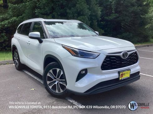 Used 2023 Toyota Highlander XLE AWD/4WD image 1