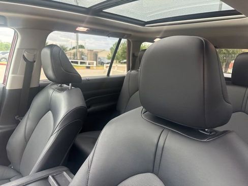 Used 2024 Toyota Grand Highlander AWD image 12