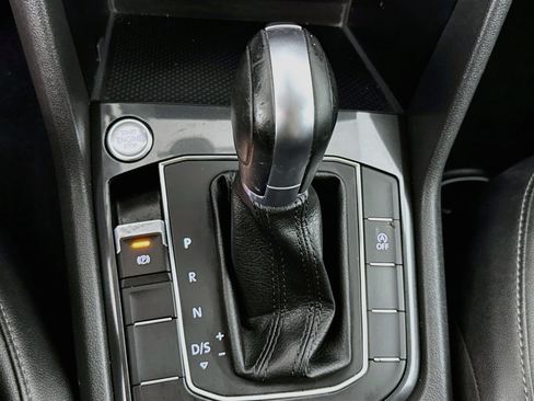 Used 2019 Volkswagen Tiguan SE w/ Panoramic Sunroof Package FWD image 18