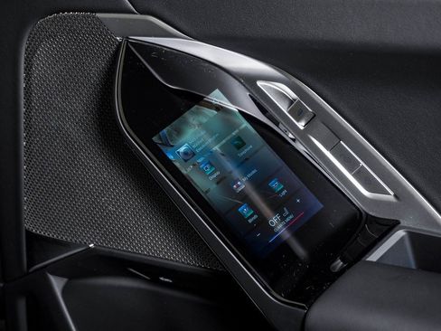 Used 2025 BMW 740i xDrive image 17