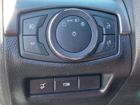 Used 2018 Ford Explorer XLT w/ Equipment Group 202A AWD/4WD image 21