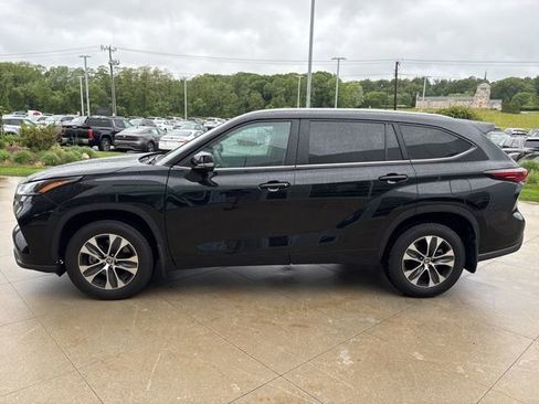 Used 2025 Toyota Highlander XLE AWD/4WD image 4