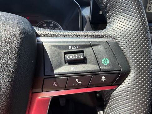 Used 2025 Mitsubishi Outlander SE image 34