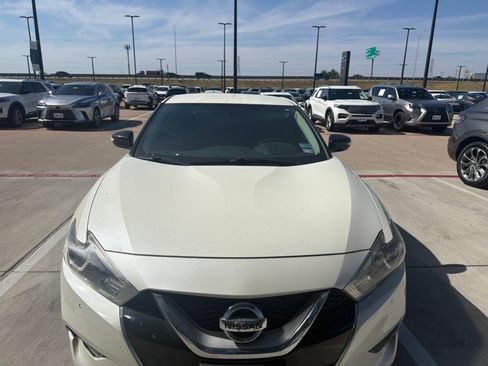 Used 2017 Nissan Maxima SR w/ Midnight Edition FWD image 2