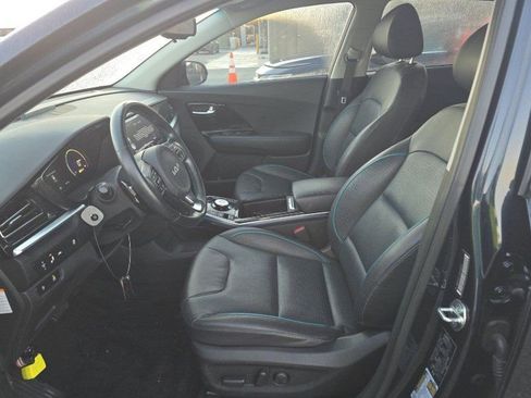 Used 2022 Kia Niro EX Premium w/ Cold Weather Package image 8