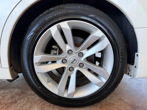 Used 2010 Nissan Altima 3.5 SR FWD image 23