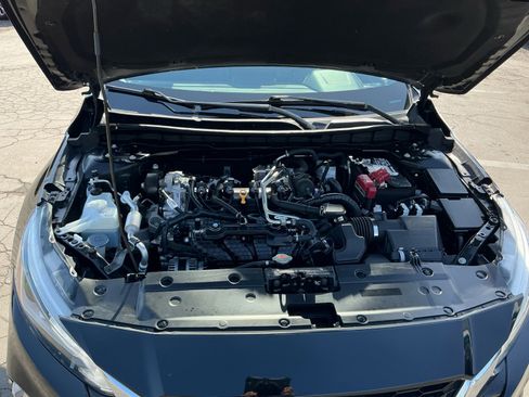 Used 2022 Nissan Altima 2.5 Platinum AWD/4WD image 21