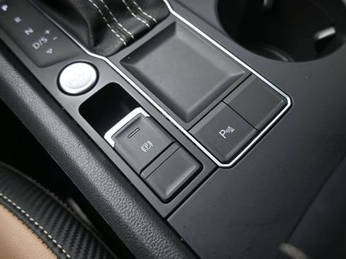 Used 2021 Volkswagen Atlas Cross Sport SE FWD image 9