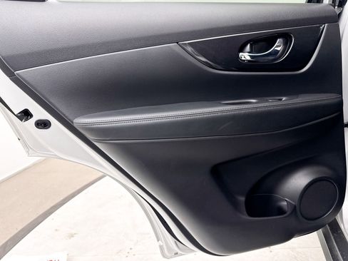 Used 2017 Nissan Rogue S image 26