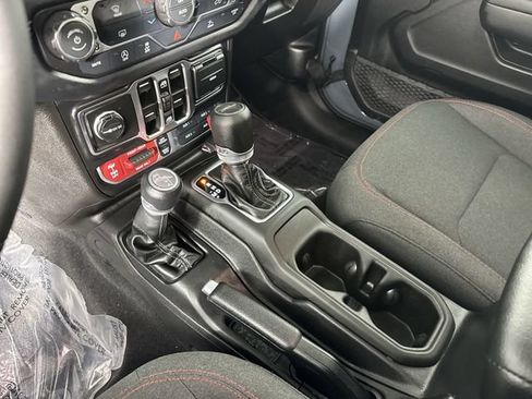 Used 2026 Jeep Gladiator Rubicon AWD/4WD image 17