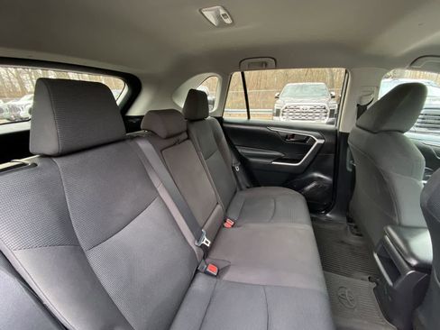 Used 2021 Toyota RAV4 LE image 32