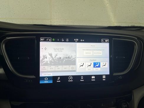 Used 2024 Chrysler Pacifica Touring-L FWD image 61