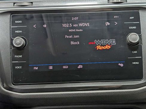 Used 2019 Volkswagen Tiguan SE image 23