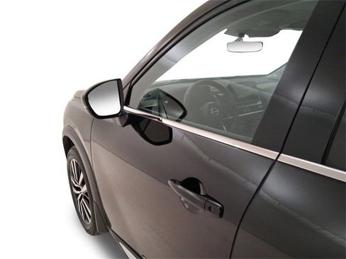 Used 2024 Nissan Pathfinder Platinum w/ Black Appearance Package image 10