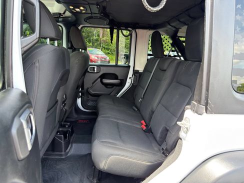 Used 2019 Jeep Wrangler Unlimited Sport S AWD/4WD image 24