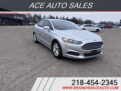 Used 2016 Ford Fusion SE image 2