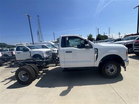 New 2025 Ford F350 XL w/ XL Chrome Package image 4