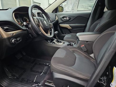 Used 2017 Jeep Cherokee Latitude w/ Safety/Convenience Group image 6