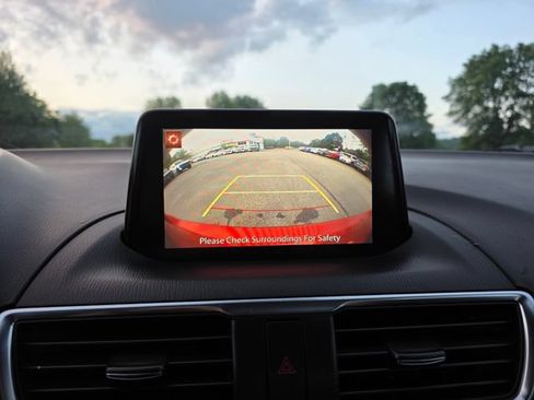 Used 2018 MAZDA MAZDA3 Grand Touring w/ Premium Equipment Package FWD image 28