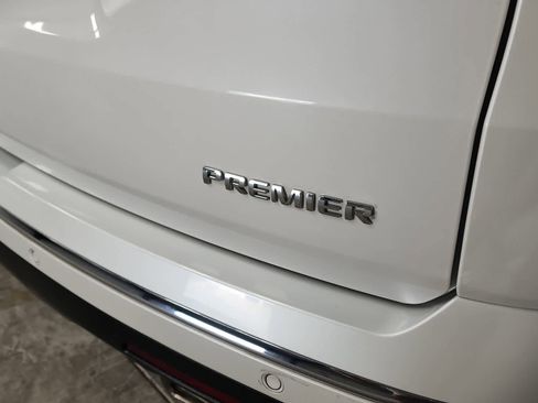 Used 2021 Chevrolet Traverse Premier FWD image 14