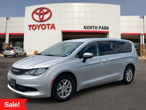 Used 2023 Chrysler Voyager LX FWD image 1