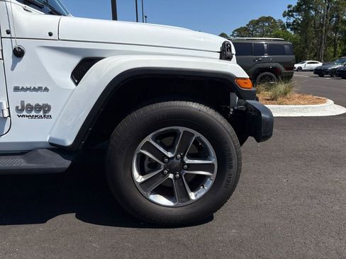 Used 2022 Jeep Wrangler Unlimited Sahara w/ Cold Weather Group AWD/4WD image 22