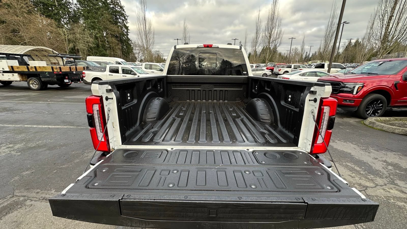 Used 2025 Ford F350 Platinum w/ FX4 Off-Road Package AWD/4WD image 7