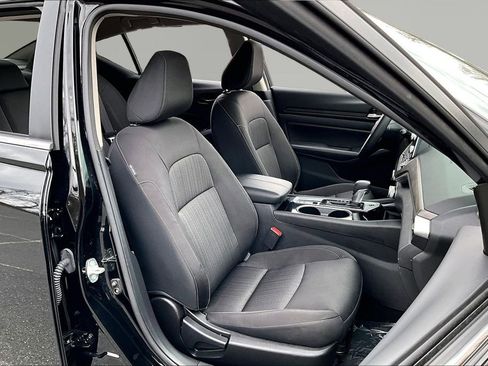 Used 2024 Nissan Altima 2.5 SV image 21