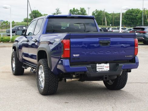 Used 2025 Toyota Tacoma TRD Off-Road AWD/4WD image 14