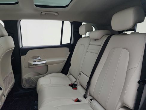 Used 2023 Mercedes-Benz GLB 250 image 23