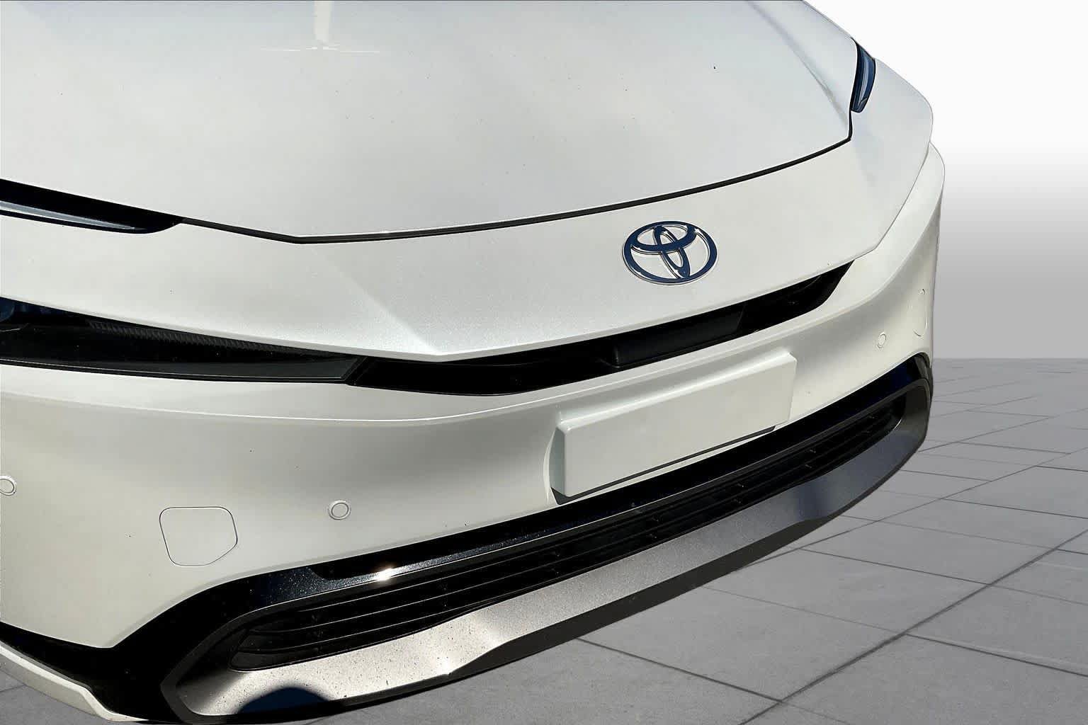 Used 2025 Toyota Prius XLE FWD image 29