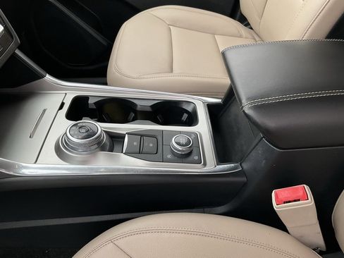 Used 2020 Ford Explorer XLT w/ Equipment Group 202A image 17