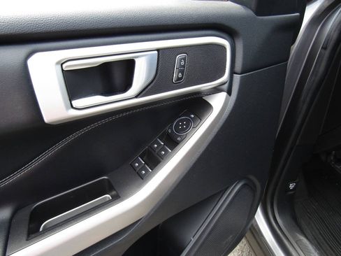 Used 2022 Ford Explorer XLT AWD/4WD image 23