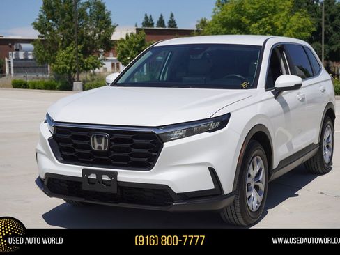 Used 2025 Honda CR-V LX image 1