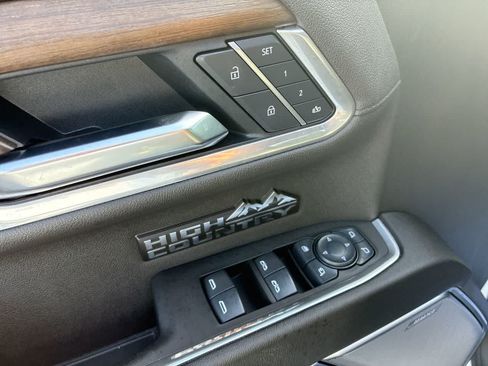 Used 2025 Chevrolet Silverado 1500 High Country AWD/4WD image 23