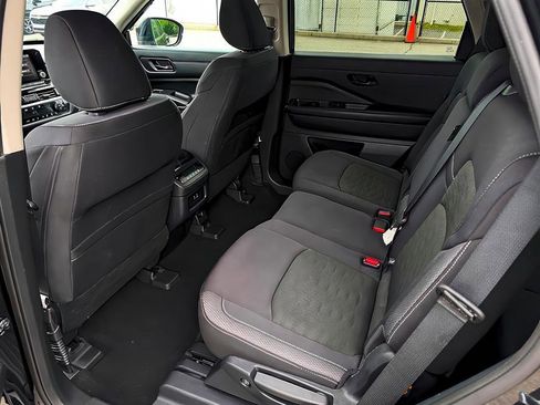 Used 2025 Nissan Pathfinder SV AWD/4WD image 41