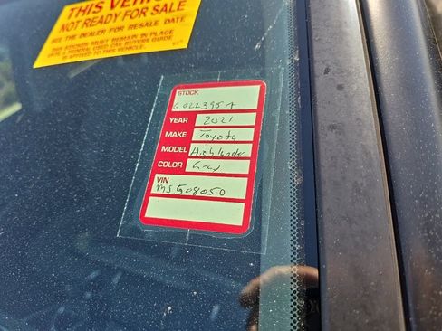 Used 2021 Toyota Highlander XLE FWD image 5