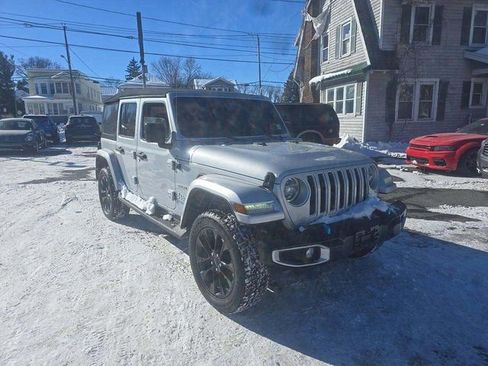 Used 2022 Jeep Wrangler Unlimited Sahara image 3