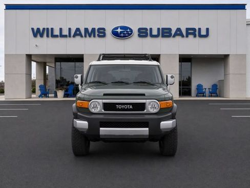 Used 2014 Toyota FJ Cruiser 4WD w/ Convenience Package image 2