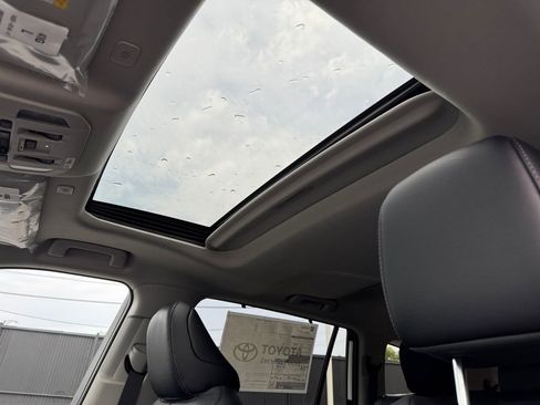New 2025 Toyota Highlander Limited image 33