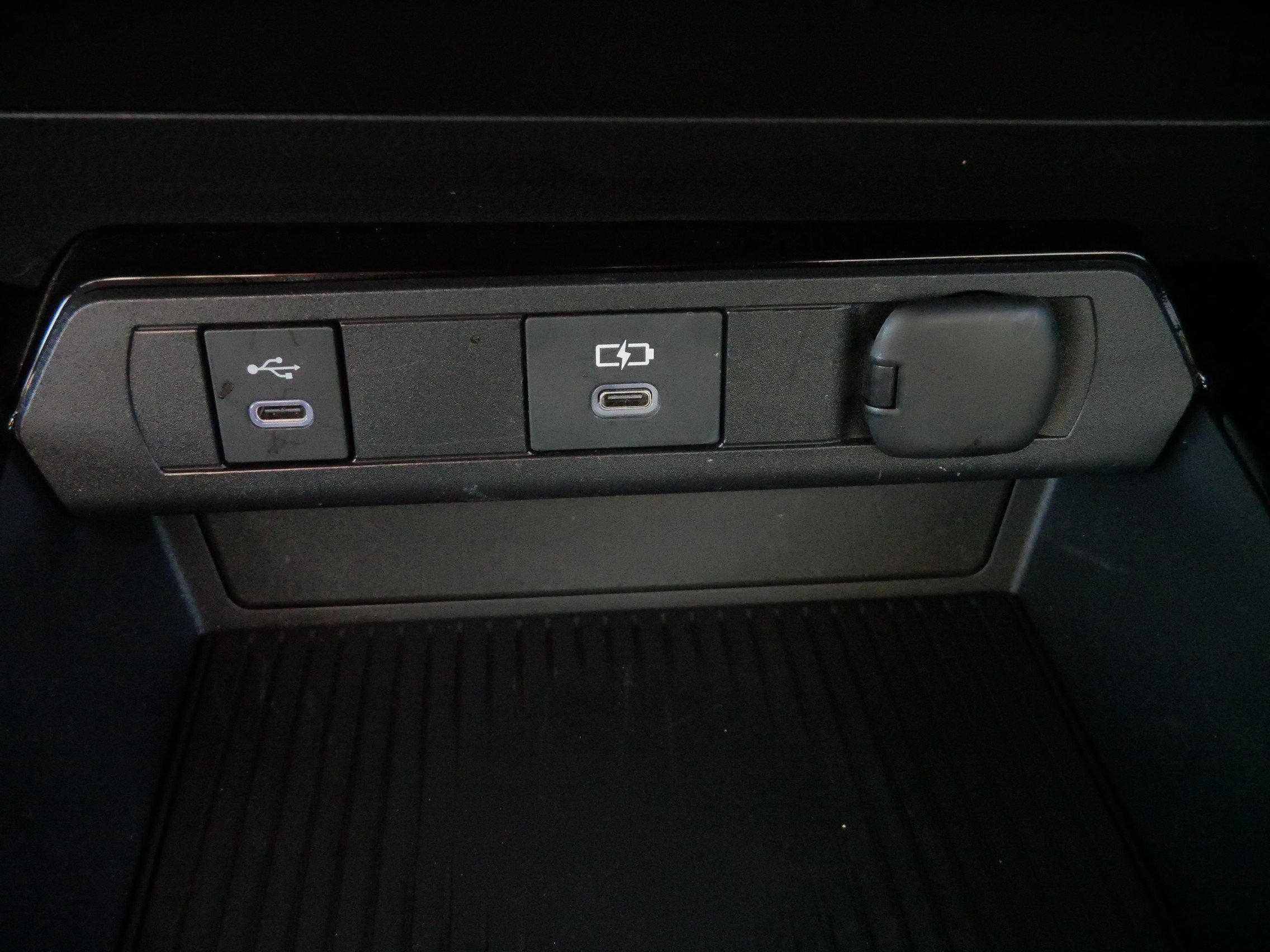 Used 2024 Toyota Prius XLE AWD/4WD image 28