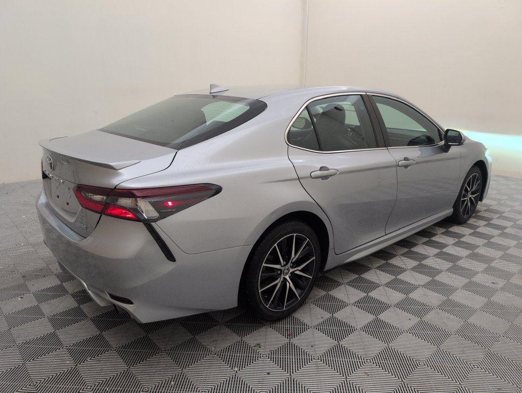 Used 2024 Toyota Camry SE FWD image 3