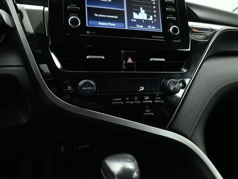 Used 2022 Toyota Camry SE image 15