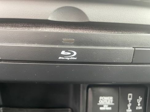 Used 2018 Honda Pilot Touring image 18