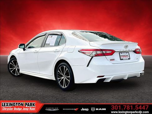 Used 2018 Toyota Camry SE FWD image 4
