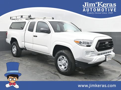 Used 2022 Toyota Tacoma SR image 1