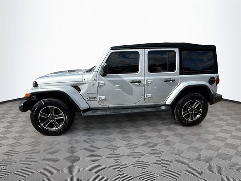 Used 2023 Jeep Wrangler Sahara image 9