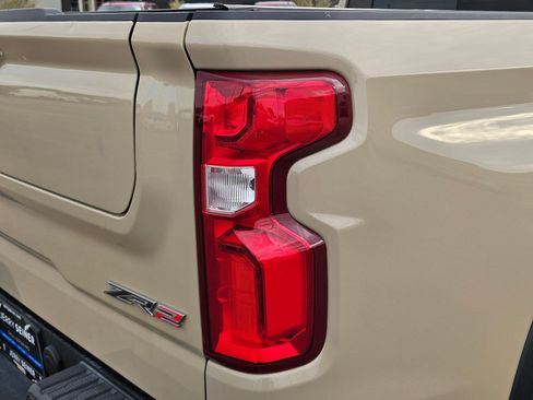 Certified 2022 Chevrolet Silverado 1500 ZR2 w/ Technology Package AWD/4WD image 12